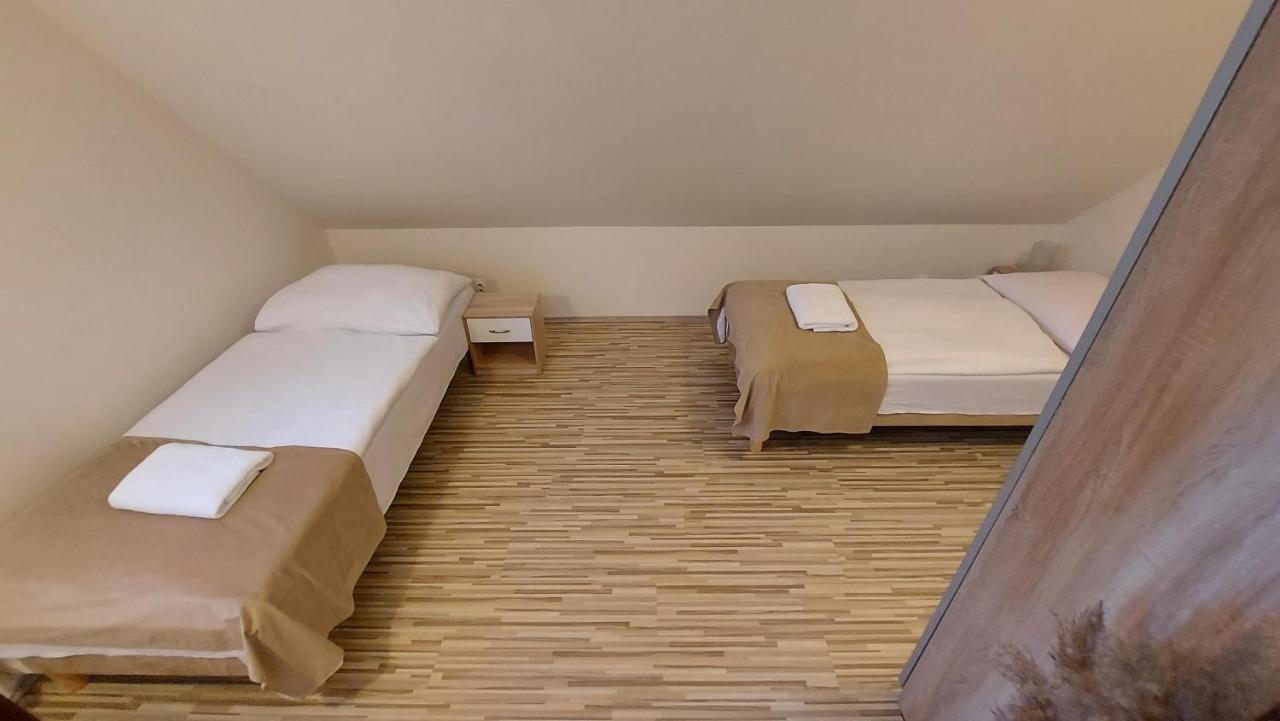 Apartman Tajov Pre 5-6 Osob, Privatne Parkovanie A Terasa Luaran gambar