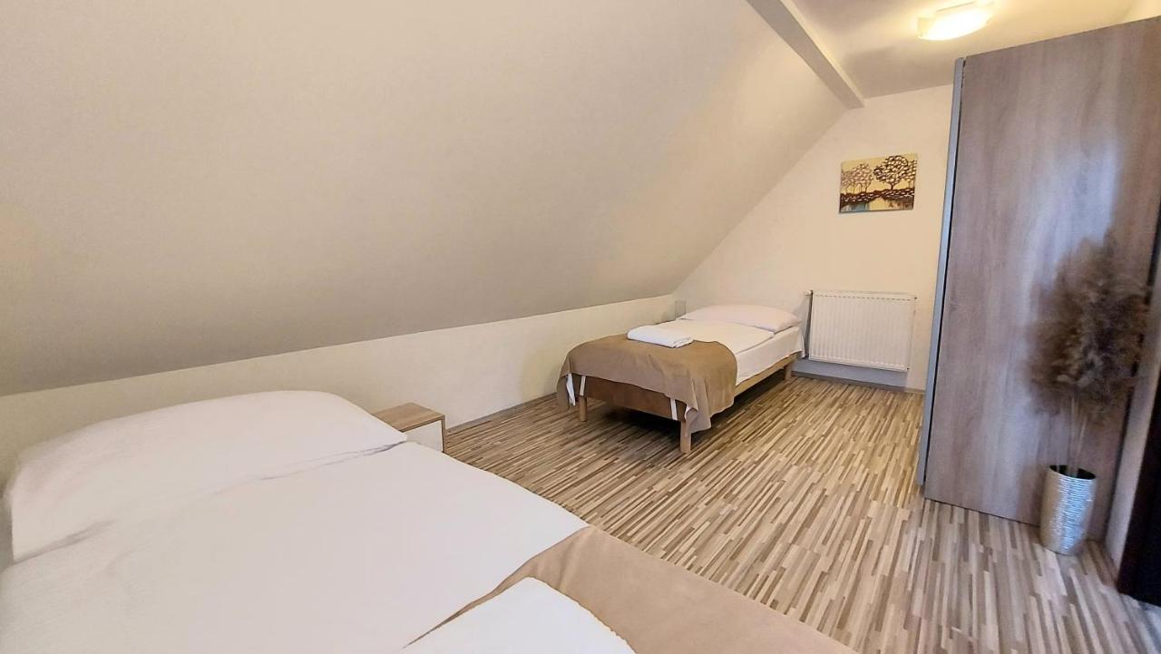 Apartman Tajov Pre 5-6 Osob, Privatne Parkovanie A Terasa Luaran gambar
