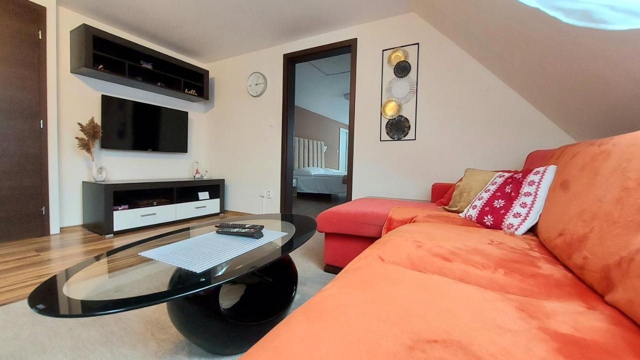 Apartman Tajov Pre 5-6 Osob, Privatne Parkovanie A Terasa Luaran gambar