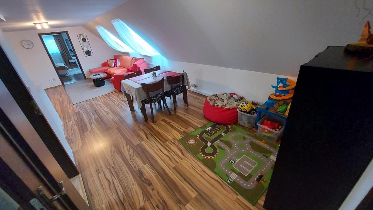 Apartman Tajov Pre 5-6 Osob, Privatne Parkovanie A Terasa Luaran gambar