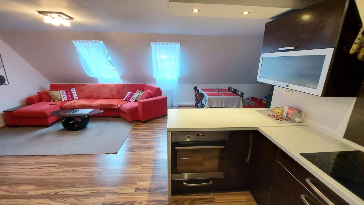 Apartman Tajov Pre 5-6 Osob, Privatne Parkovanie A Terasa Luaran gambar