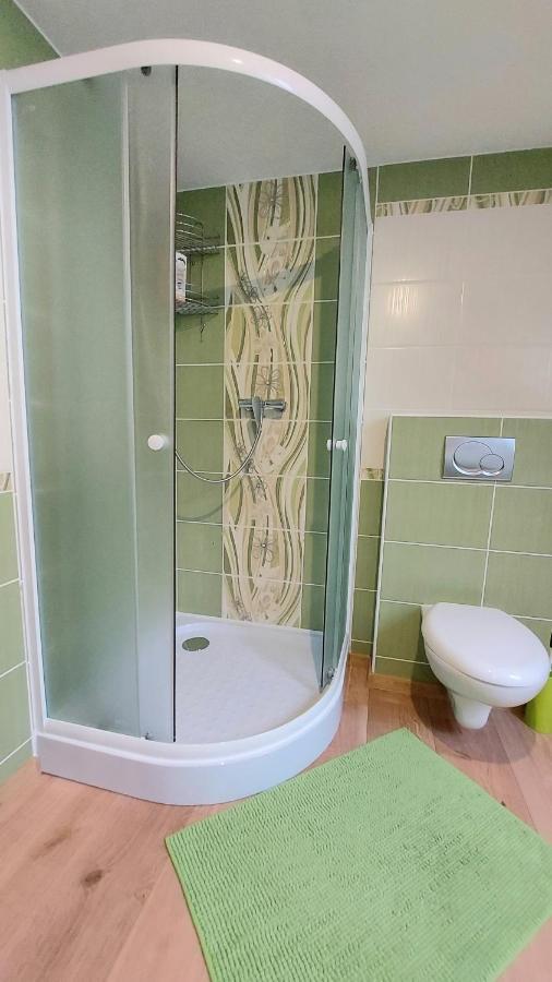 Apartman Tajov Pre 5-6 Osob, Privatne Parkovanie A Terasa Luaran gambar